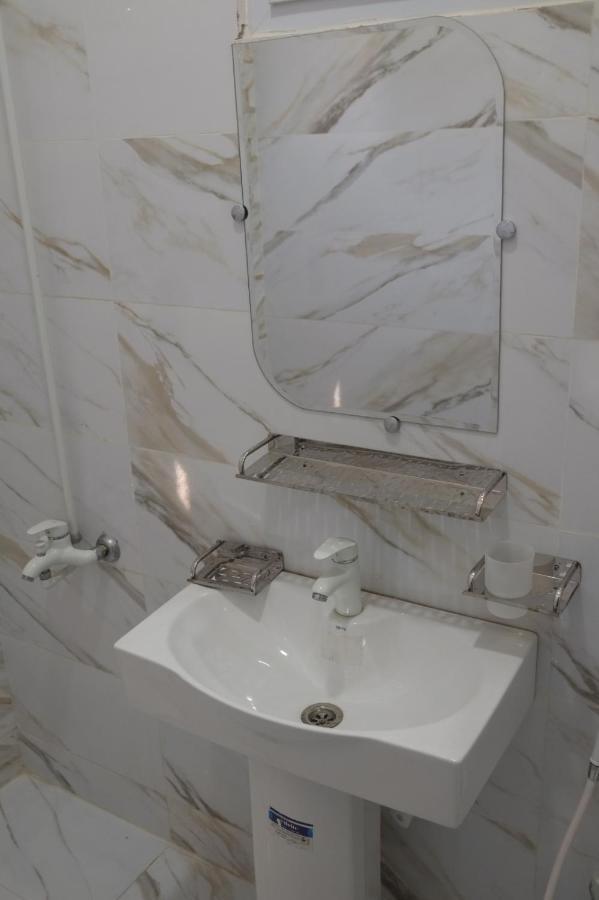 Al Rasheed Apartments Second Floor Apartment Karatschi Exterior foto