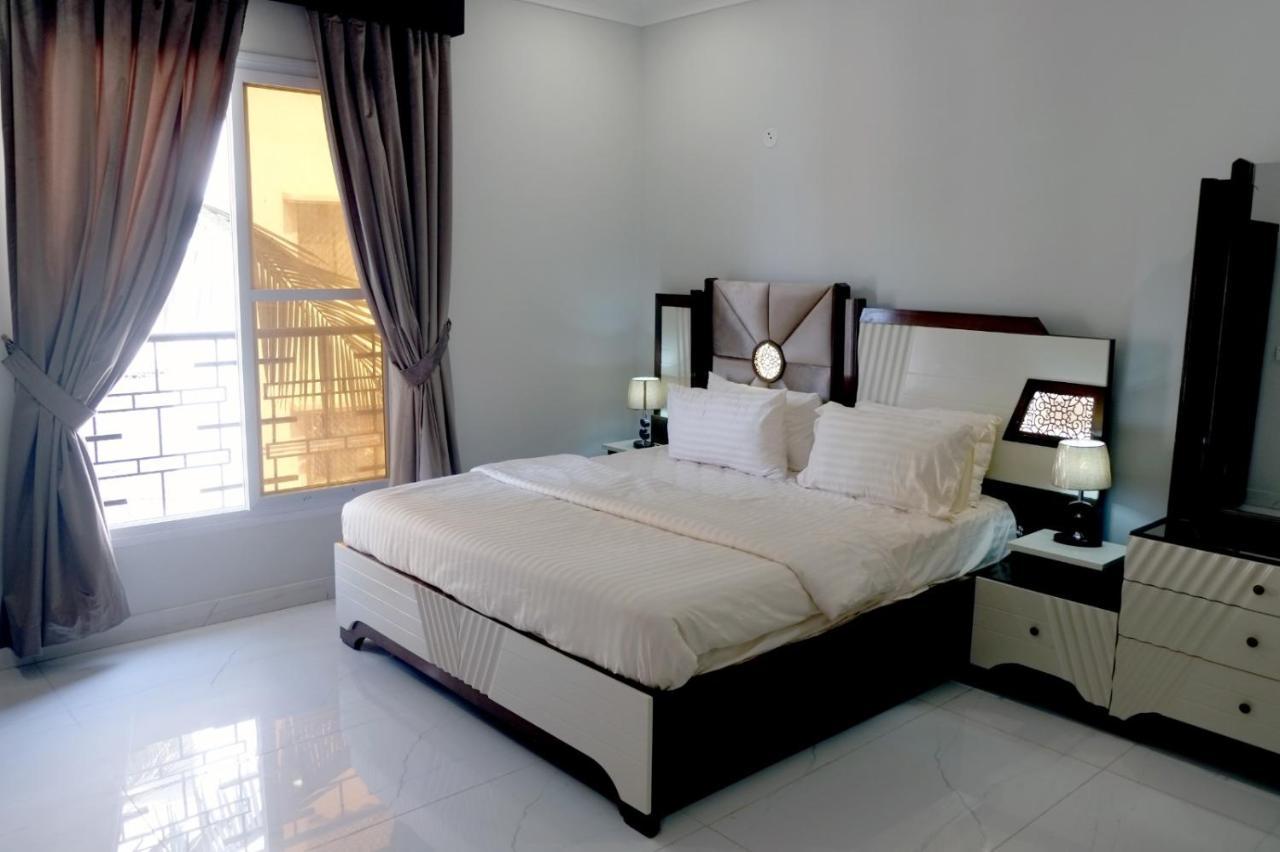 Al Rasheed Apartments Second Floor Apartment Karatschi Exterior foto