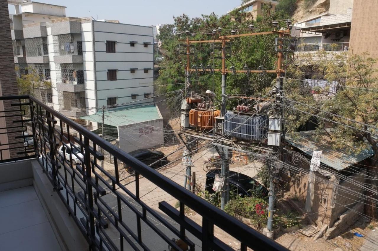 Al Rasheed Apartments Second Floor Apartment Karatschi Exterior foto